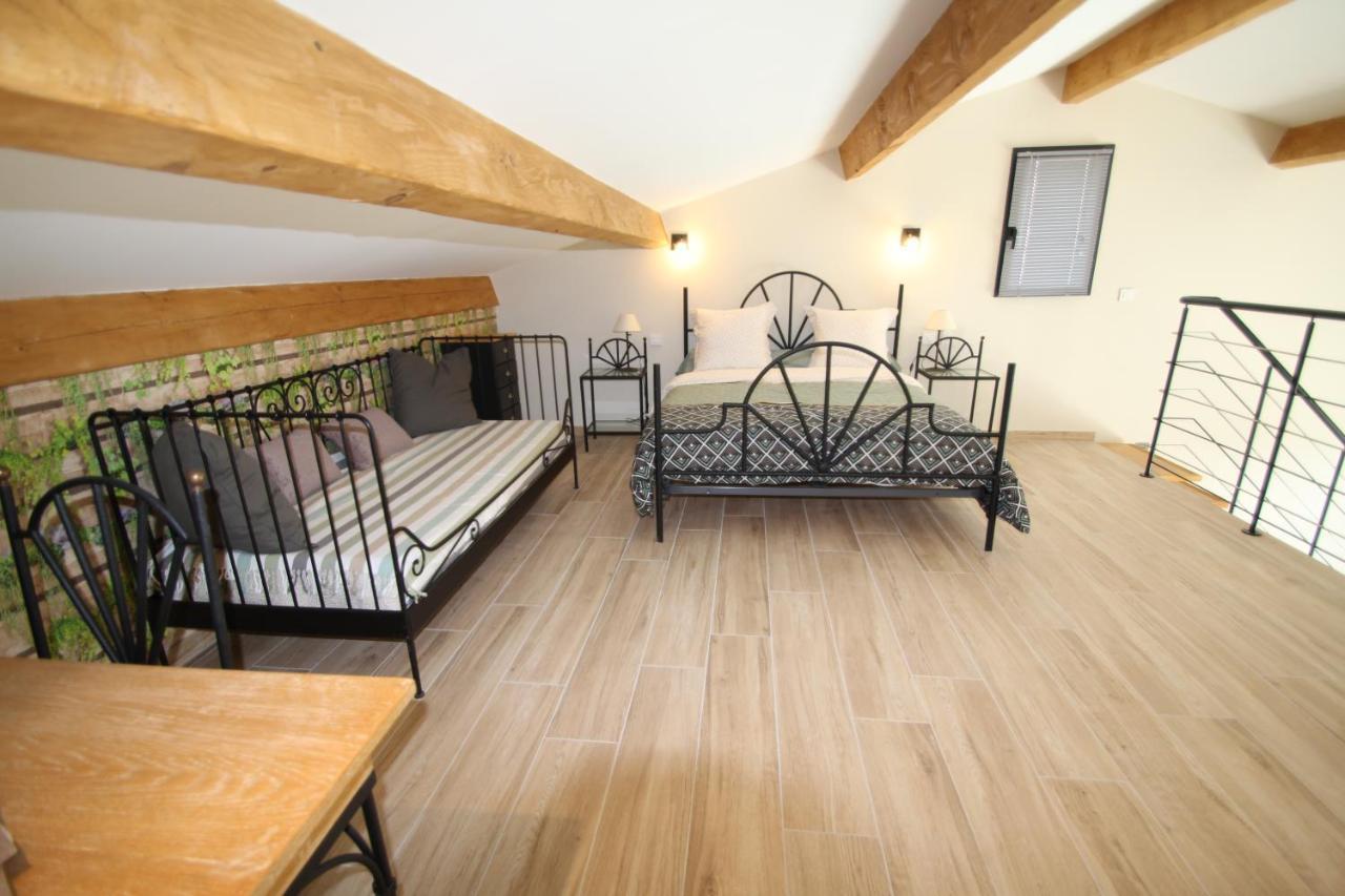 فيلا Loft Lou Pitchoun Saint-Étienne-du-Grès المظهر الخارجي الصورة